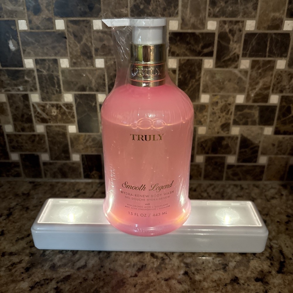 Truly Smooth Legend Hydra Renew Body Wash 15 fl oz/ 443 ml - NEW - SEALED